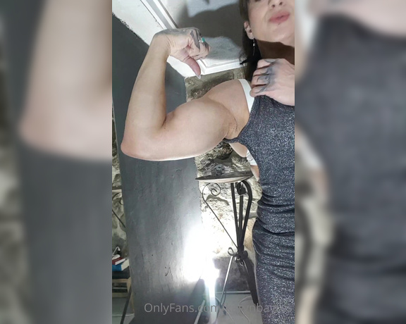 Karyn Bayres aka labayresonfire OnlyFans Video - Flex biceps