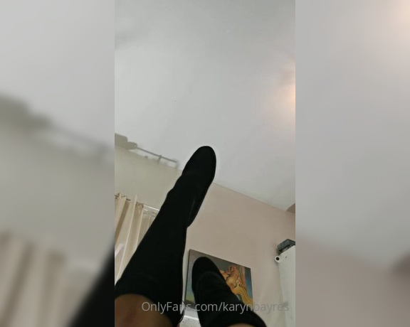 Karyn Bayres aka labayresonfire OnlyFans Video - Botas de tacon en terciopelo