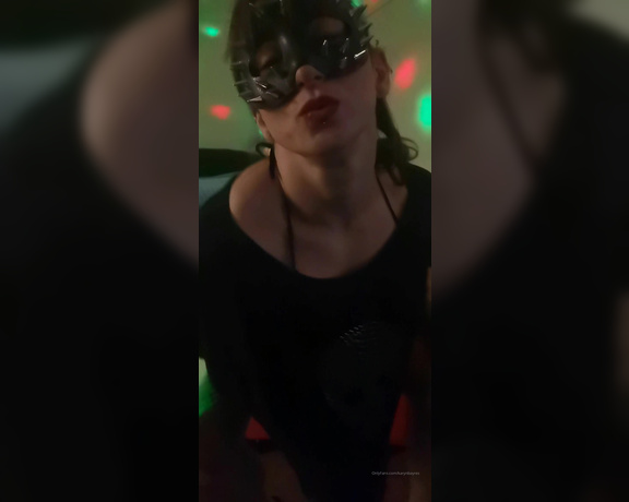 Karyn Bayres aka labayresonfire OnlyFans Video - A little bit of the live show this night, thank you for those who accompanied me