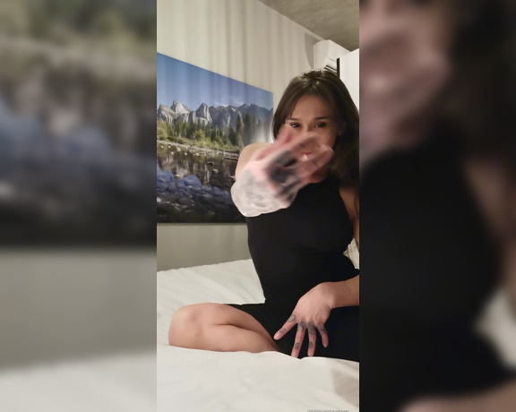 Karyn Bayres aka labayresonfire OnlyFans Video - Sexy posing with black dress