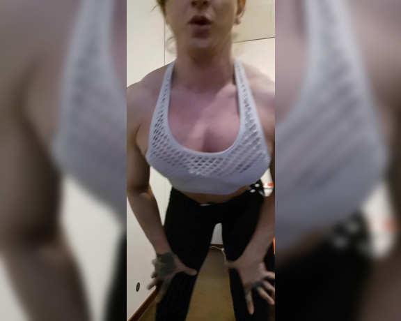 Karyn Bayres aka labayresonfire OnlyFans Video - Pectoral control