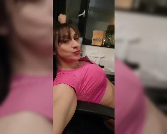 Karyn Bayres aka labayresonfire OnlyFans Video - Outfit pink sexy sport