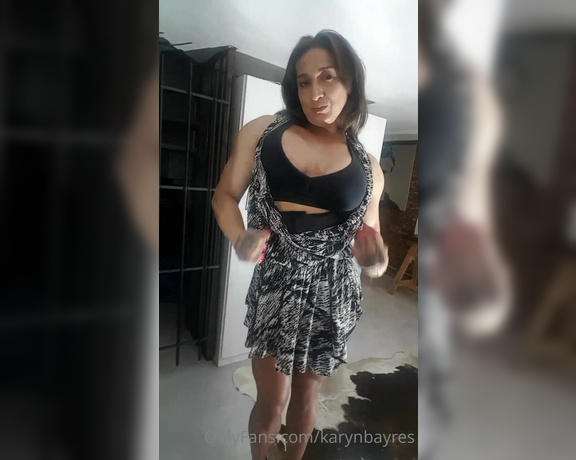 Karyn Bayres aka labayresonfire OnlyFans Video - Este video casero que salio casual y espontaneo, creo que les gustara