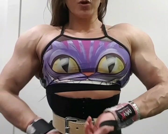 Karyn Bayres aka labayresonfire OnlyFans Video - Veins pumping