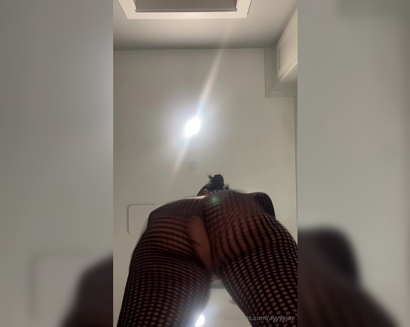 Ayyyejae aka ayyyejae OnlyFans Video - POV I twerk on ur virgin face