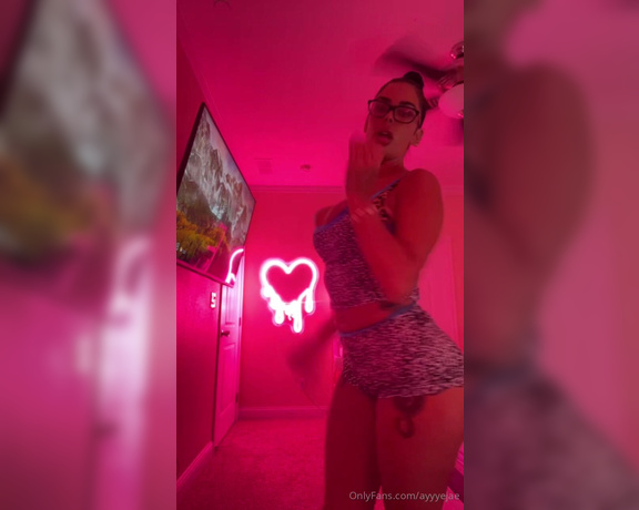 Ayyyejae aka ayyyejae OnlyFans Video - My ass amp thighs are gettin thicker  the gym is paying off