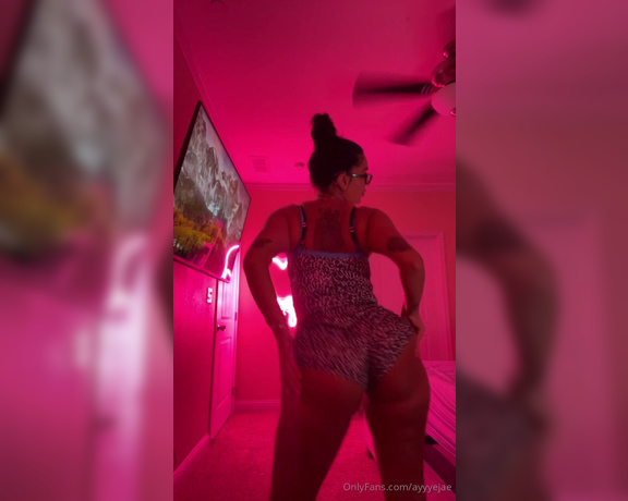 Ayyyejae aka ayyyejae OnlyFans Video - My ass amp thighs are gettin thicker  the gym is paying off