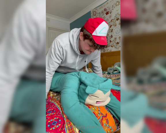 Alice CottonSox aka cottonsox OnlyFans Video - The evidence of techboy cutting my Snorlax onesie