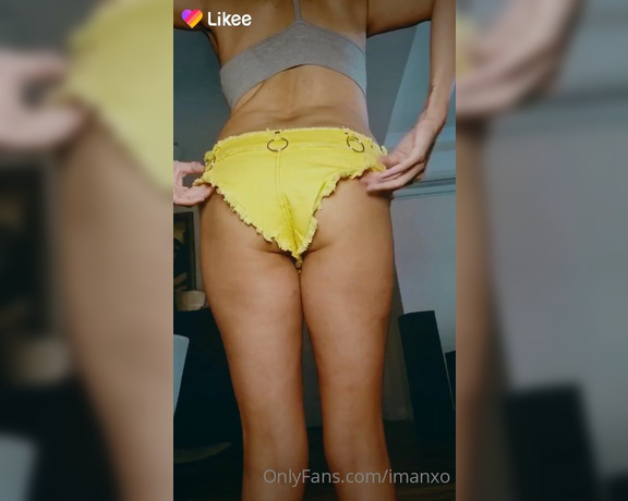 Imanxo aka imanxo OnlyFans Video - Im getting the sense these shorty shorts are a bit loose