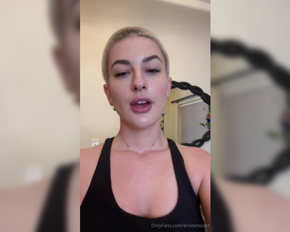 Kristen Scott aka kristenscott OnlyFans Video - Cum work up a sweat with me