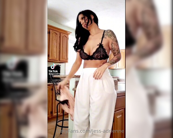 Ryannreign - A little peek at behind the scenes @ a photo shoot Tip this post if you want more ZS (24.06.2022)