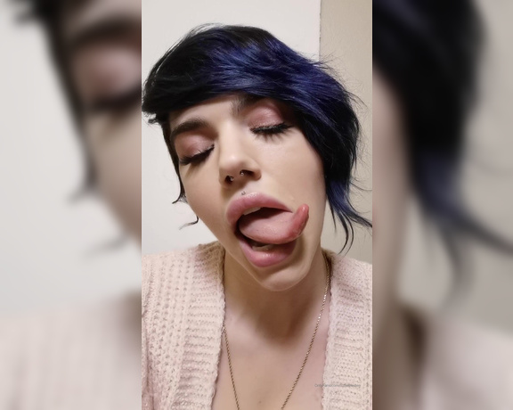 Lizbetheden - Thank yall for reaching my last tip goal! heres a longer tongue play video! if we rea Xy (09.01.2020)