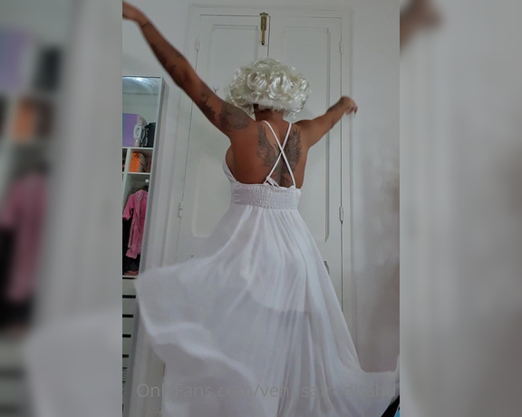 Venus Afrodita aka venusafroditahd OnlyFans Video - hoy quise sentirme como Marilyn Monroe, como me queda esta cosplay de ella baile un poco