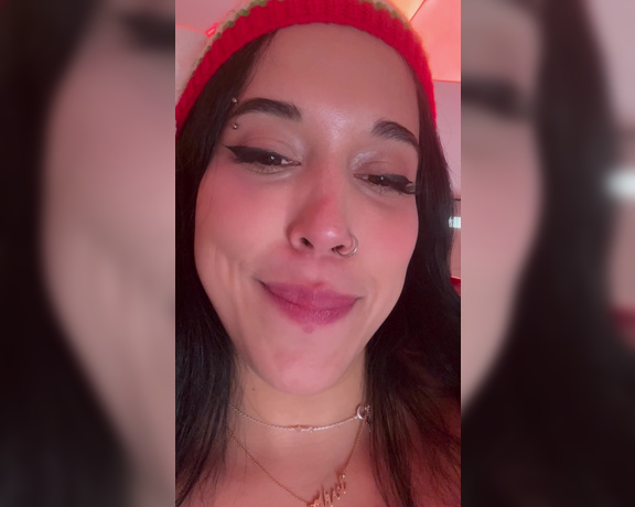 Vivi Tarantino aka vivitarantino OnlyFans Video - Envía un tip de 10 o más para set navideño  video regálame tus pajas esta