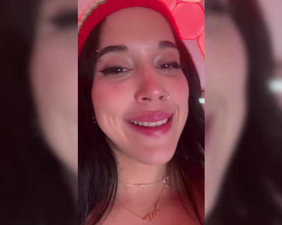 Vivi Tarantino aka vivitarantino OnlyFans Video - Envía un tip de 10 o más para set navideño  video regálame tus pajas esta