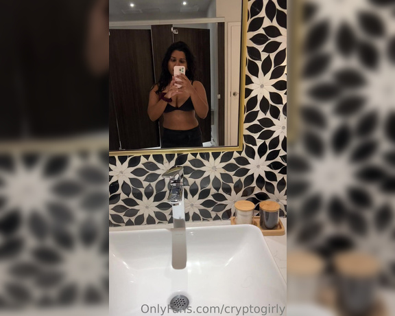 Zara Patel aka zarapatelxx OnlyFans Video - time to get my sweat on in the gym