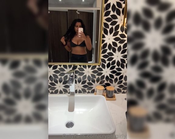 Zara Patel aka zarapatelxx OnlyFans Video - time to get my sweat on in the gym