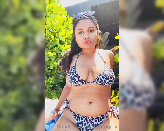 Zara Patel aka zarapatelxx OnlyFans Video - just chillin by the pool today hbu