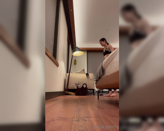 EskyPerry aka eskyperry OnlyFans Video - 09-27-2022 - Practising a few handstand tricks