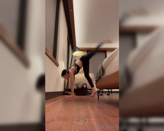 EskyPerry aka eskyperry OnlyFans Video - 09-27-2022 - Practising a few handstand tricks