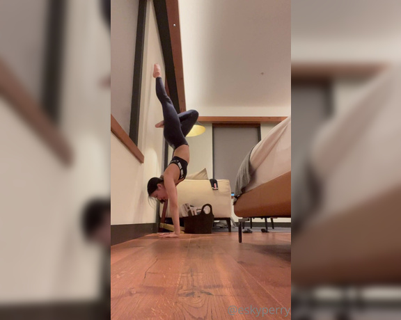 EskyPerry aka eskyperry OnlyFans Video - 09-27-2022 - Practising a few handstand tricks