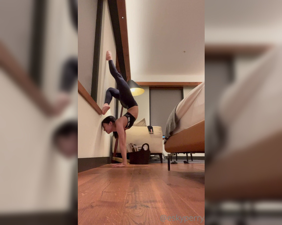 EskyPerry aka eskyperry OnlyFans Video - 09-27-2022 - Practising a few handstand tricks