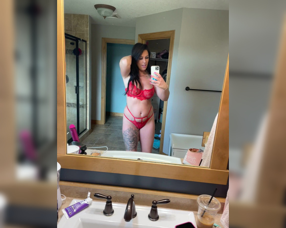 Lacie May aka lacie_may OnlyFans Video - 09-22-2022 - You walk in and Im singing and getting ready to take some  pics, what you