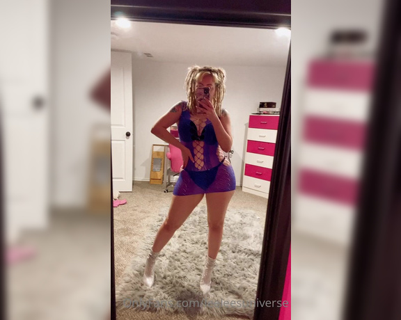 Leeleezilla aka leeleezilla OnlyFans Video - 12-09-2021 - Is purple my color