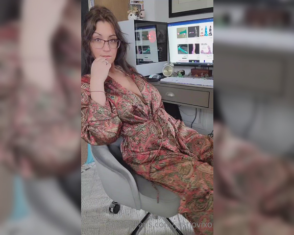 JustJoviXo aka justjovixo OnlyFans Video - 04-15-2022 - Finally warm enough to wear my fancy robes Yummy