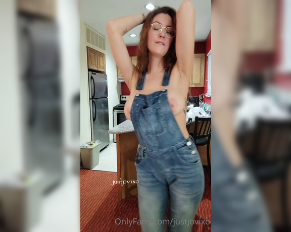 JustJoviXo aka justjovixo OnlyFans Video - 02-18-2023 - Wanna come dance around with me One of my favorite things to do