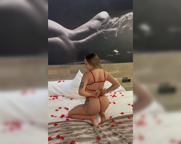 Anitamist21 aka lamamilechera OnlyFans Video - 06-15-2023 - Me desvistes papi