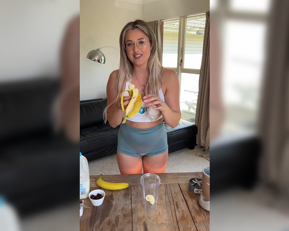 Layla Kelly aka laylakellyvip OnlyFans Video - 04-12-2024 - How do you like your smoothies Something a little different for your viewing pleasure I hope