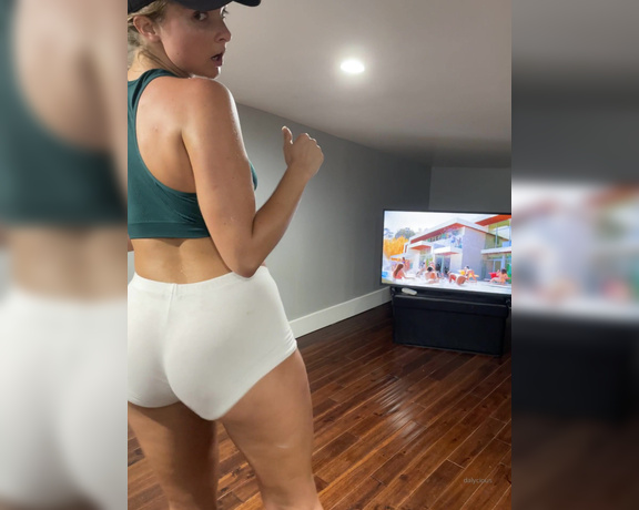 Duchess aka bigduchvip OnlyFans Video - 09-21-2021 - A lil bit of bodysuit amp A lot of booty shorts A whole damn movie for