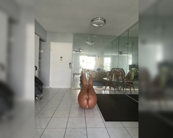 Duchess aka bigduchvip OnlyFans Video - 09-21-2022 - I twerk in front of my windows for the best lighting