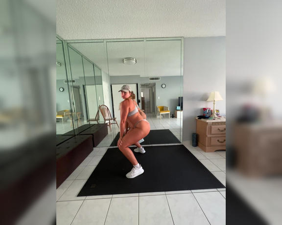 Duchess aka bigduchvip OnlyFans Video - 06-04-2023 - Snow dancing to music