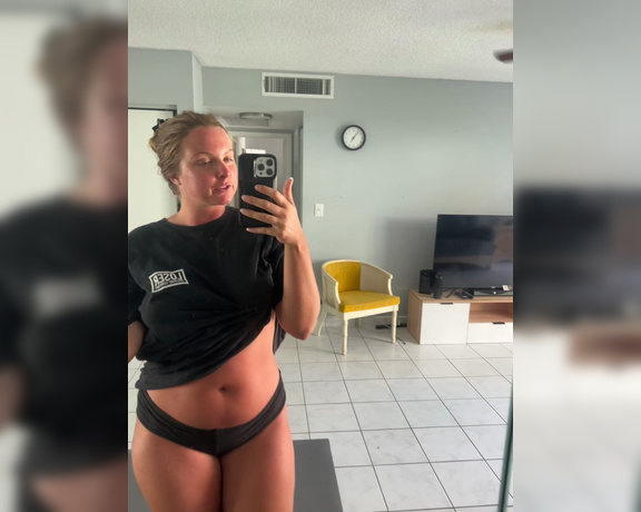 Duchess aka bigduchvip OnlyFans Video - 10-11-2023 - Bad AF in some raggedy clothes, no makeup, and hair straight out the ocean