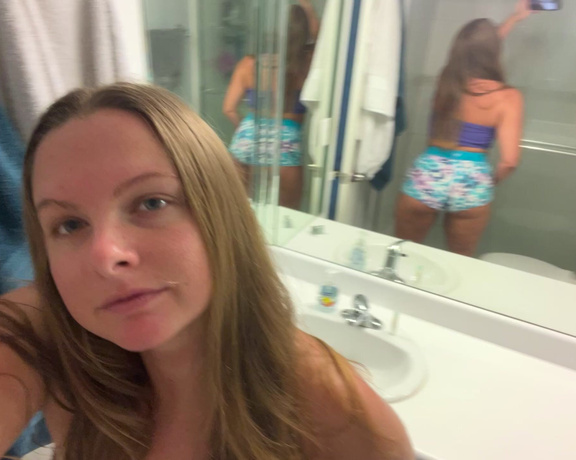 Duchess aka bigduchvip OnlyFans Video - 11-26-2023 - When my fuck buddy watches tv, I take vids of my ass in the bathroom for