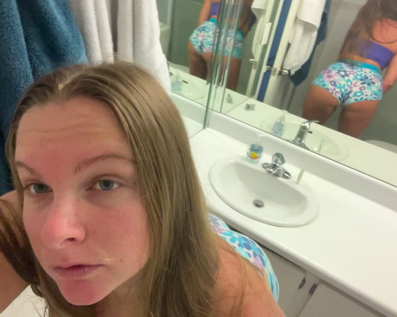 Duchess aka bigduchvip OnlyFans Video - 11-26-2023 - When my fuck buddy watches tv, I take vids of my ass in the bathroom for