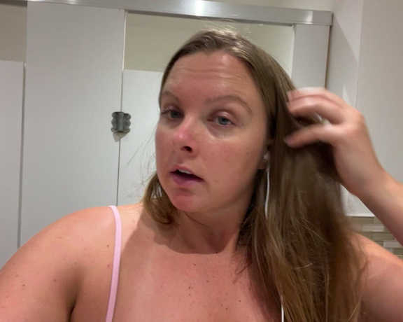 Duchess aka bigduchvip OnlyFans Video - 12-30-2023 - Takin my titties out in the bathroom by the pool cus Im cool