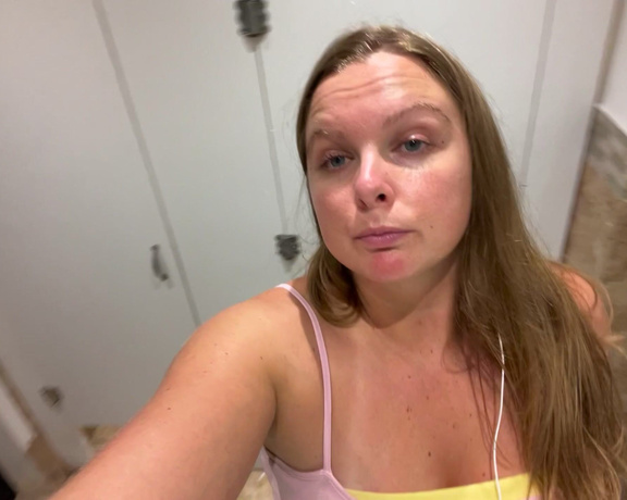 Duchess aka bigduchvip OnlyFans Video - 12-30-2023 - Takin my titties out in the bathroom by the pool cus Im cool