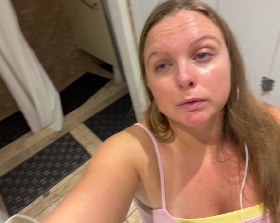 Duchess aka bigduchvip OnlyFans Video - 12-30-2023 - Takin my titties out in the bathroom by the pool cus Im cool