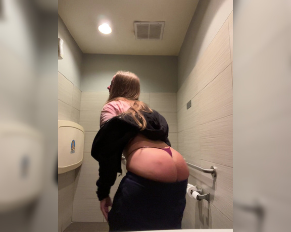 Duchess aka bigduchvip OnlyFans Video - 02-18-2024 - Im Always wanting to get fucked in a public bathroom