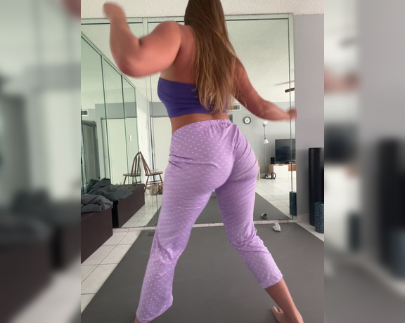 Duchess aka bigduchvip OnlyFans Video - 07-18-2024 - Pjs are lovely to shake ass in