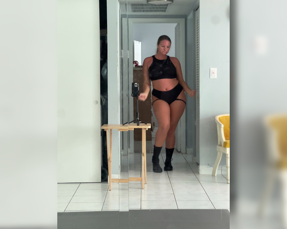 Duchess aka bigduchvip OnlyFans Video - 08-13-2024 - Feelin like a Gogo girl with a phatty rn