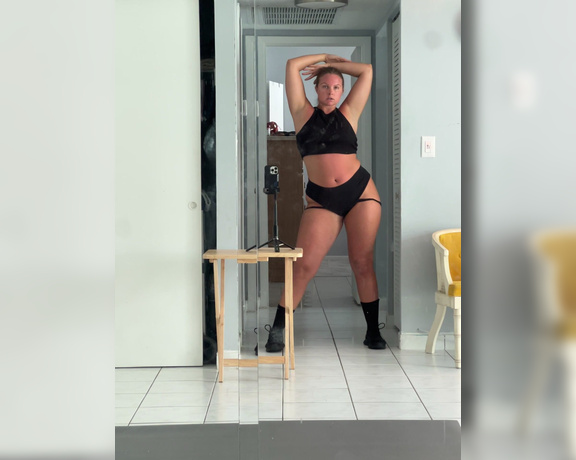 Duchess aka bigduchvip OnlyFans Video - 08-13-2024 - Feelin like a Gogo girl with a phatty rn