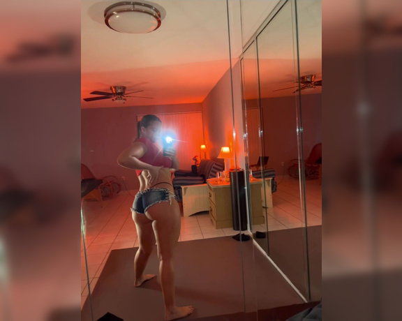 Duchess aka bigduchvip OnlyFans Video - 09-12-2024 - This is the beginning of what turned out to be a super sweaty night of twerking