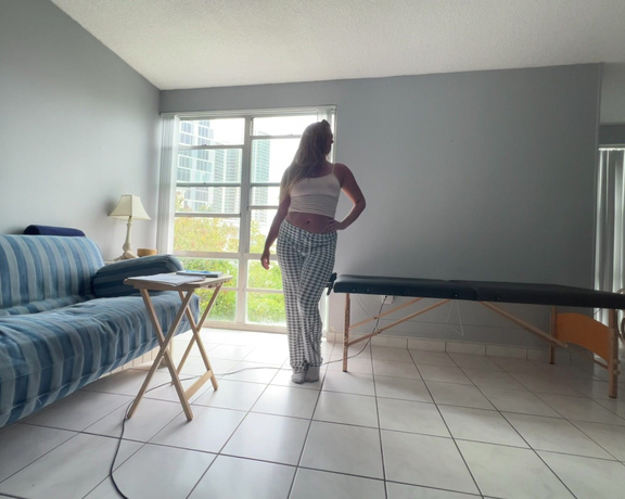 Duchess aka bigduchvip OnlyFans Video - 08-01-2024 - My booty feels so soft in these pants