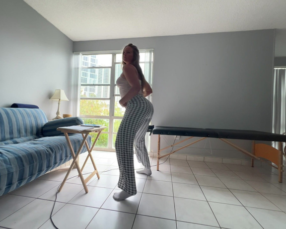 Duchess aka bigduchvip OnlyFans Video - 08-01-2024 - My booty feels so soft in these pants