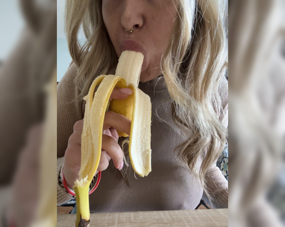 Giuls_Effe aka giuls_effe OnlyFans Video - 05-04-2023 - Il buongiorno arriva con ritardo  Nonna labbiamo sistemata, ora spuntino e si riparte per andare