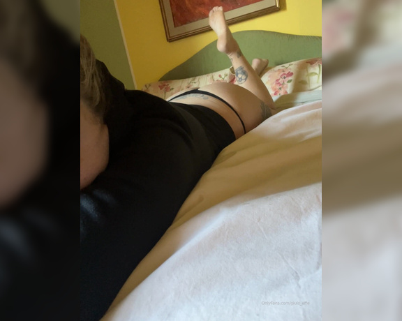 Giuls_Effe aka giuls_effe OnlyFans Video - 03-13-2023 - Cè chi dorme col pigiama e chi come me usa un perizoma di 3cm  Buongiorno